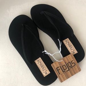 NWT black Flojos flip flops. Fiesta w padded arch support. size 5